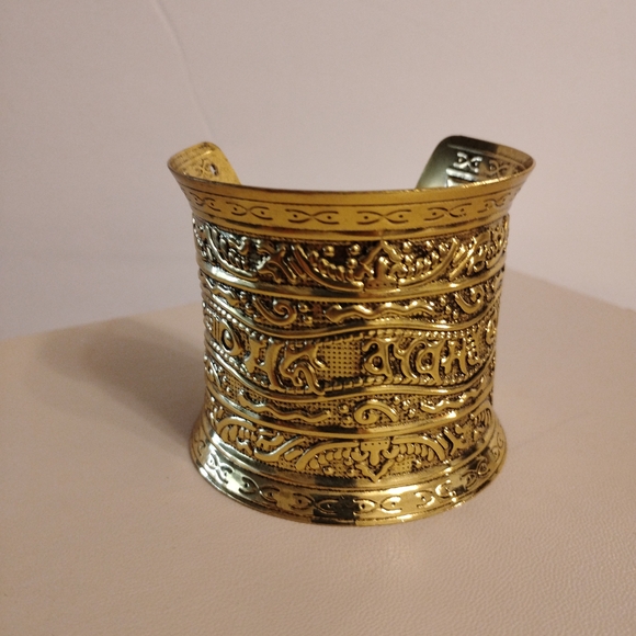 Gold Ornate Cuff Bracelet - Picture 6 of 7